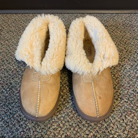 UGG Tan Ankle Boots with Cream Fur Lining - Picture 1 of 10
